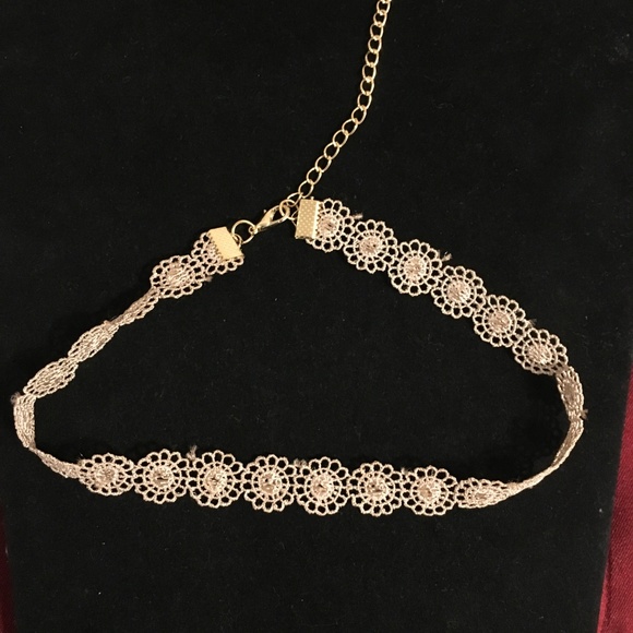 3/$15 ** Beige flowers lace choker NWOT - Picture 3 of 3